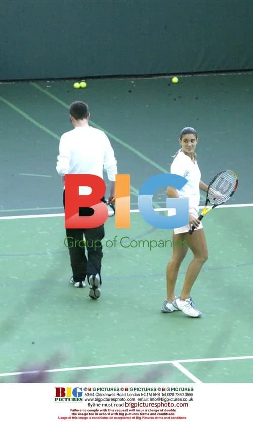 Matthew Perry plays tennis with women