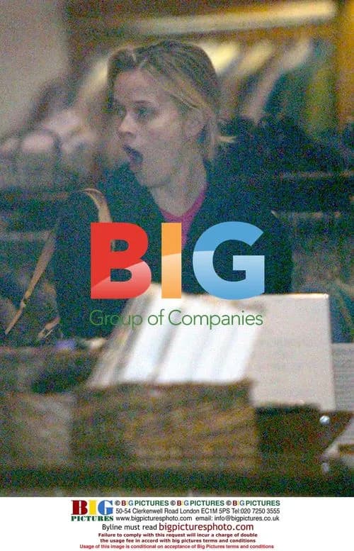 Reese Witherspoon shopping in LA