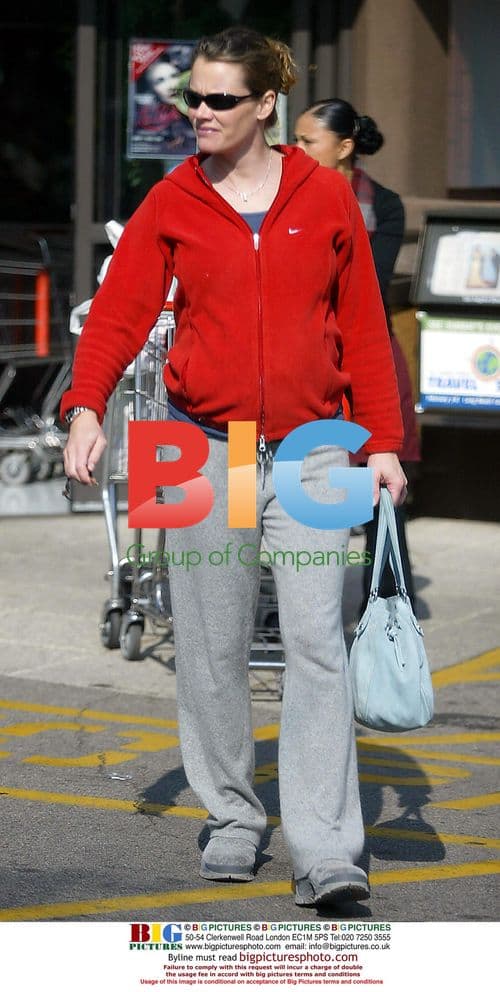 Pregnant Melissa McKnight Shopping in LA