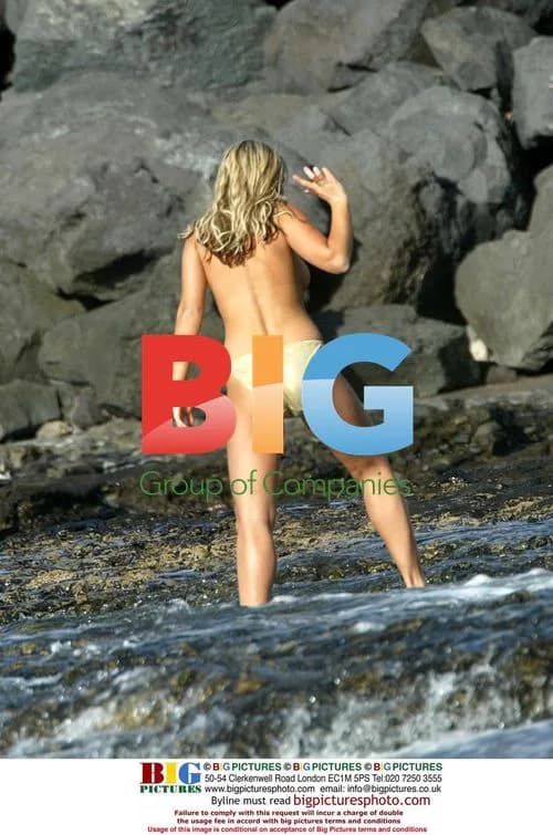 Glamour model Ebony at the beach
