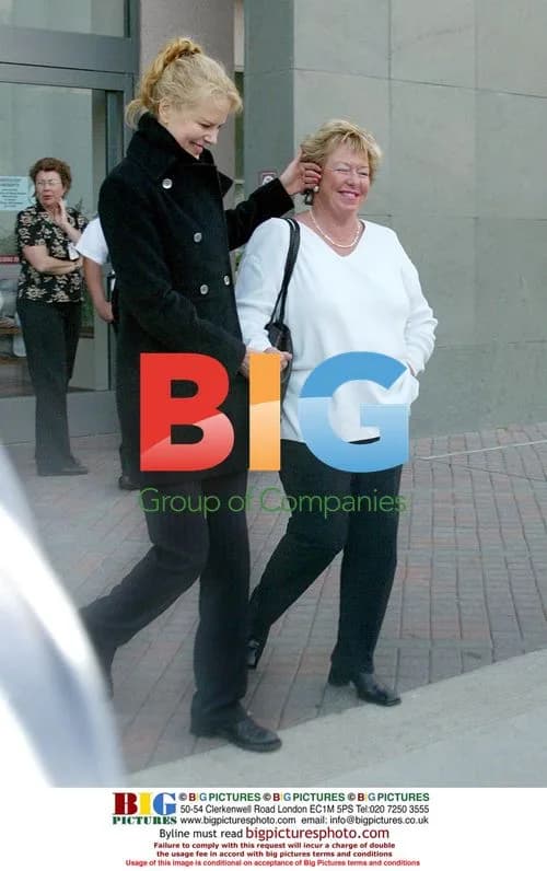 Nicole Kidman leaving UCLA hospital