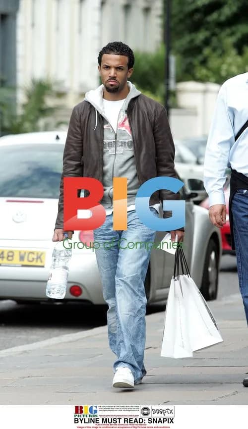 Craig David shops in Notting Hill