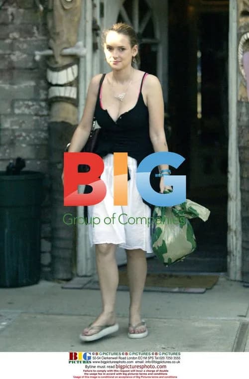 Winona Ryder Shopping for Jewelry in Malibu
