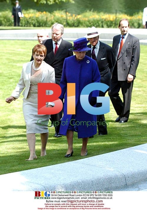 Queen Meets Public at Diana Memorial