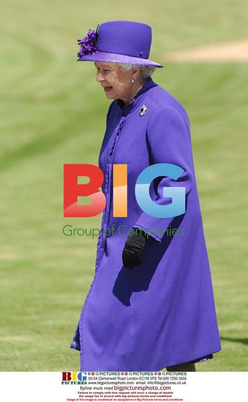 Queen opens Diana Memorial Fountain