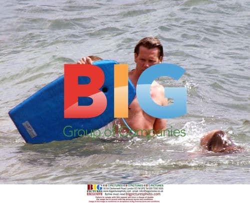 Kevin Bacon and Family Vacation in Maui