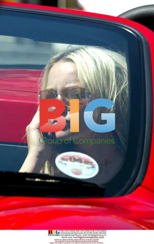 Jennifer Ellison Shopping in Knightsbridge