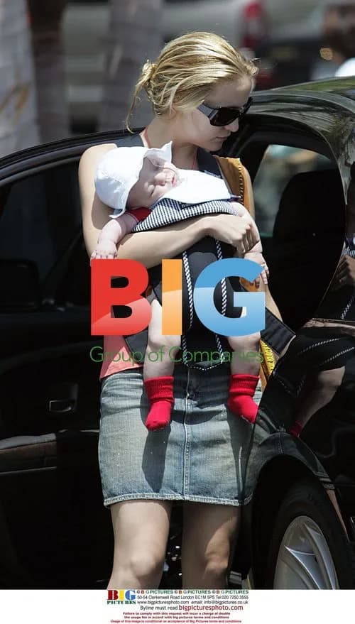Kate Hudson and Baby Ryder at Market