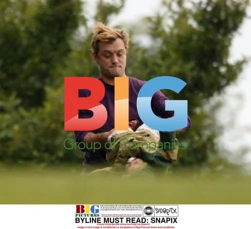 Jude Law plays with kids in London park