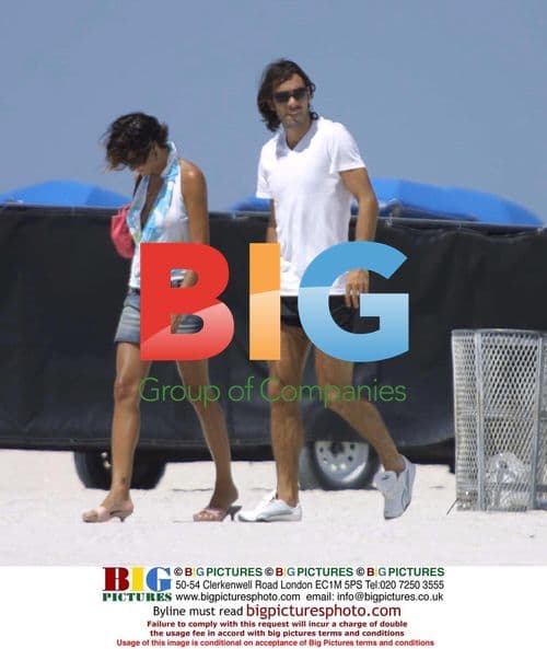 Robert Pires Relaxing with Girlfriend in Miami
