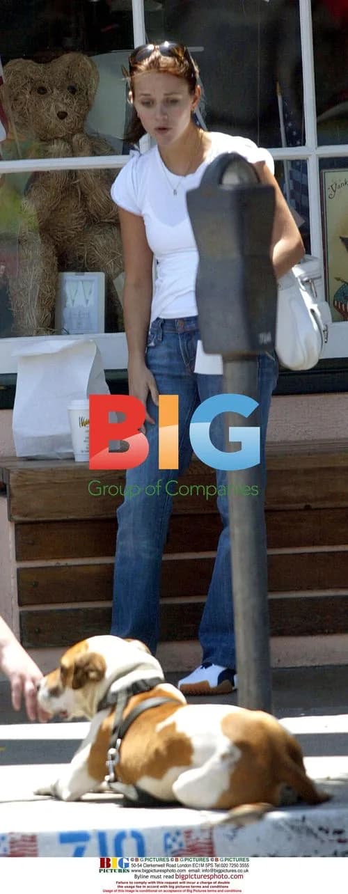 Reese Witherspoon Interacts with Senior in Santa Monica