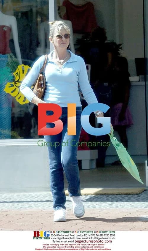 Olivia Newton-John Shopping in Malibu