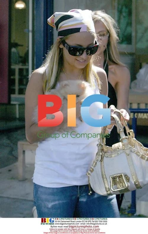 Nicole Richie Shopping with Dog
