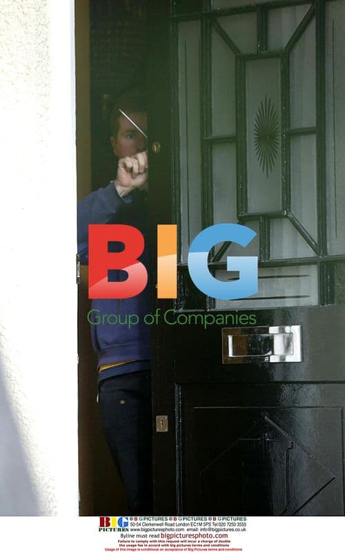 Jessie Wallace's Friends Comfort Her After Split