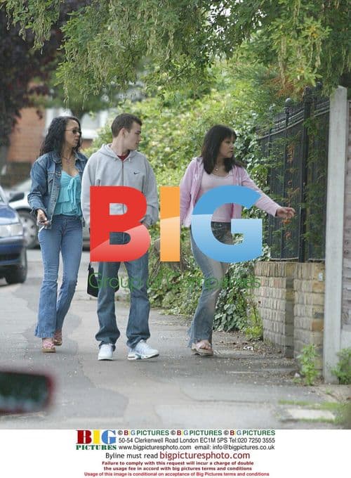 Jessie Wallace Comforted After Split