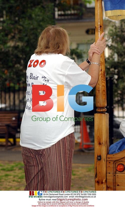 Jodie Marsh and Mo Mowlam sign up for ZOO magazine