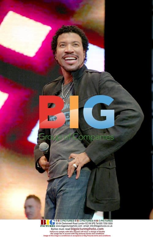 Lionel Richie Performing at Party In The Park