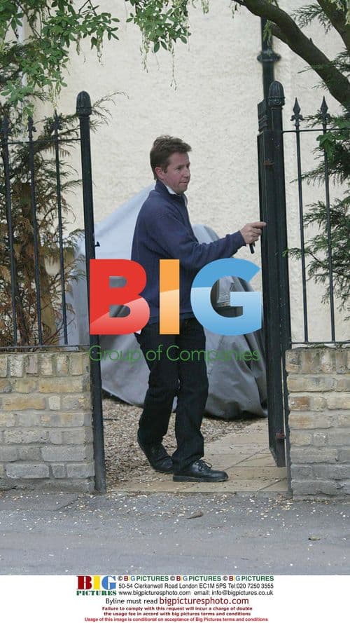 Jessie Wallace comforted by friends after split