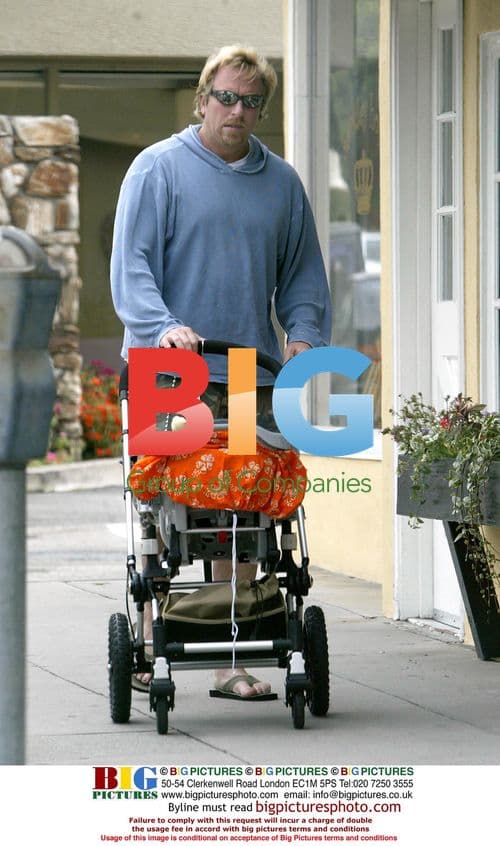 Helen Hunt out with boyfriend and baby