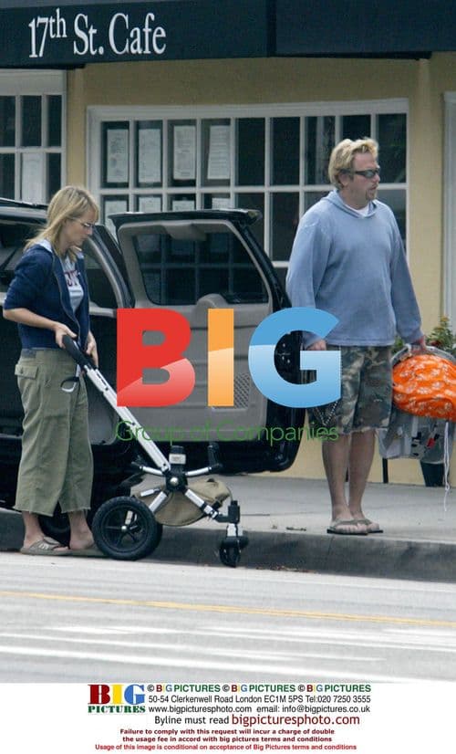 Helen Hunt out with boyfriend and baby