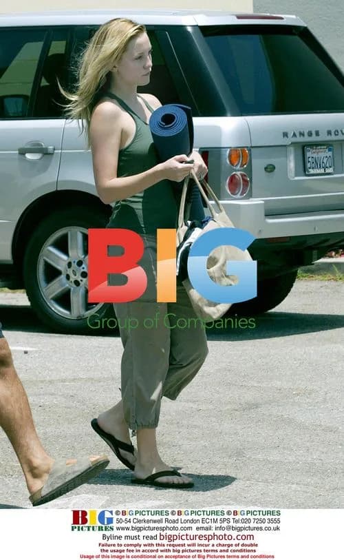 Kate Hudson Heading to Yoga Class