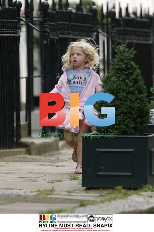 Taylor Swift Leaves Recording Studio
