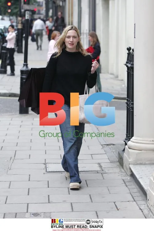 Kate Winslet Shopping in London