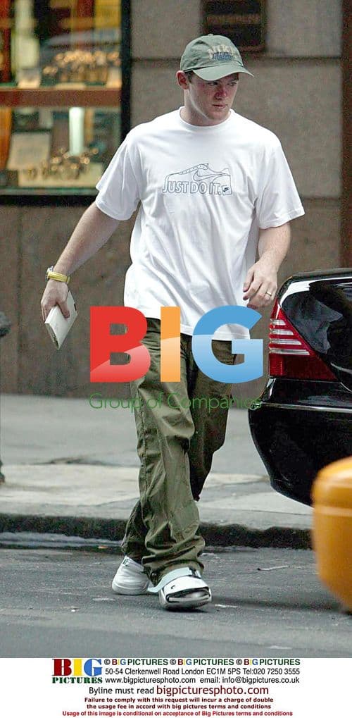 Wayne Rooney and Coleen McLoughlin Shopping in NYC