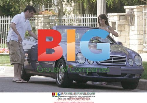 Jennifer Love-Hewitt out shopping with mystery man