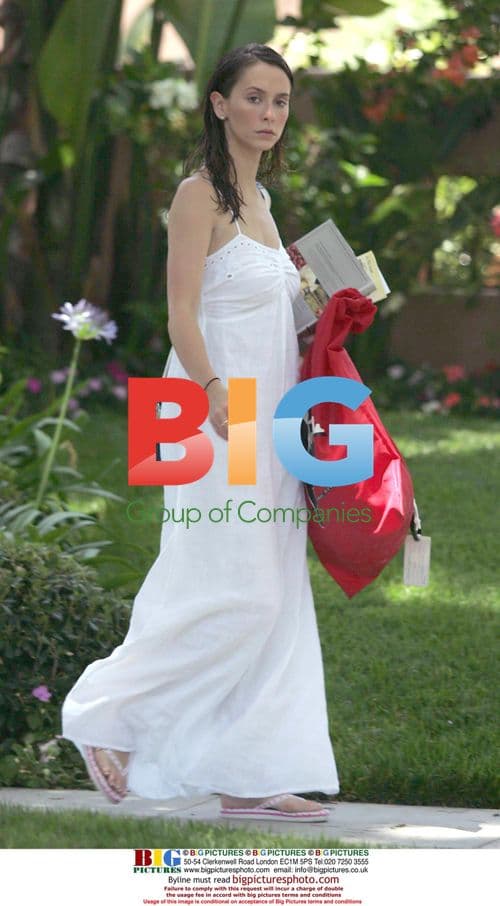 Jennifer Love-Hewitt and Mystery Man