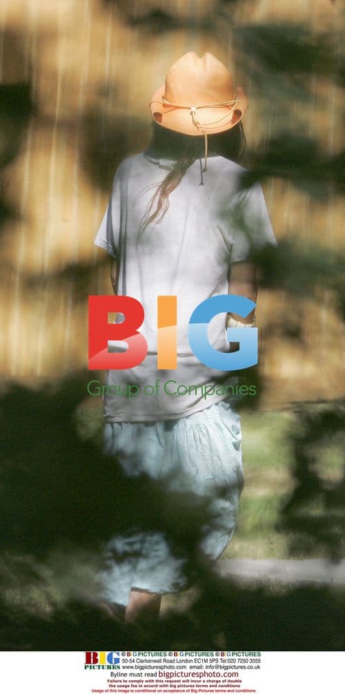 Actress Mary-Kate Olsen Seeks Rehab