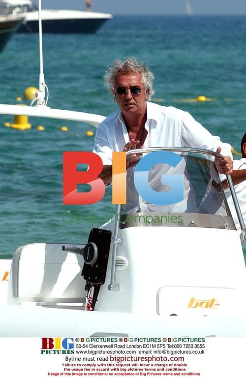 Flavio Briatore with three women in Saint Tropez