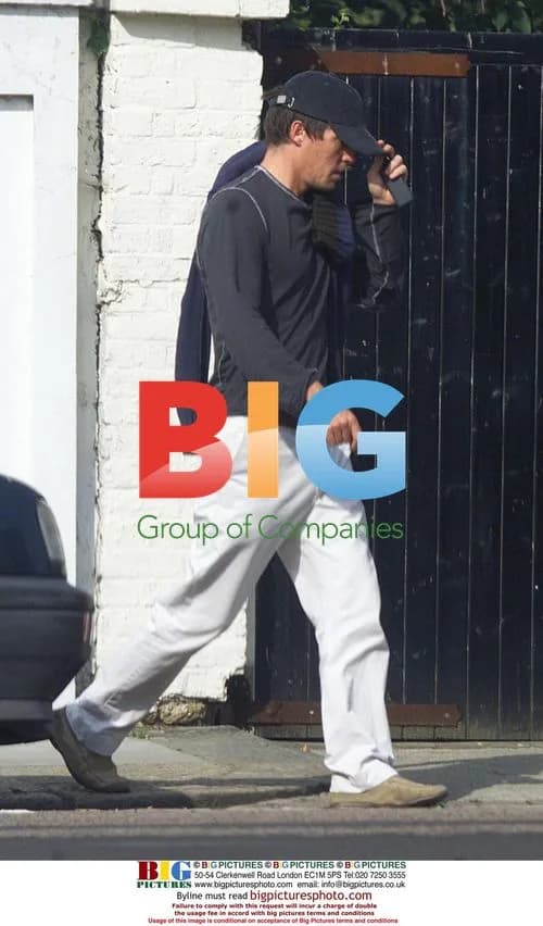 Hugh Grant Leaving Jemima Goldsmith\'s Home