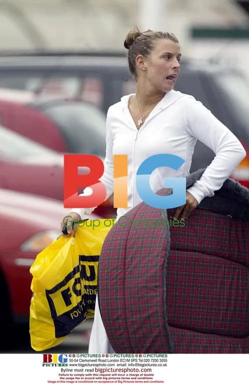 Coleen McLoughlin Buys Dog Bed Amid Rooney Scandal