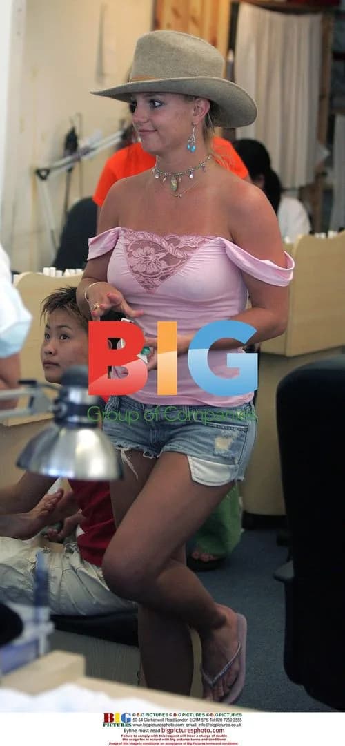 Britney Spears Gets Nails Done in Santa Monica