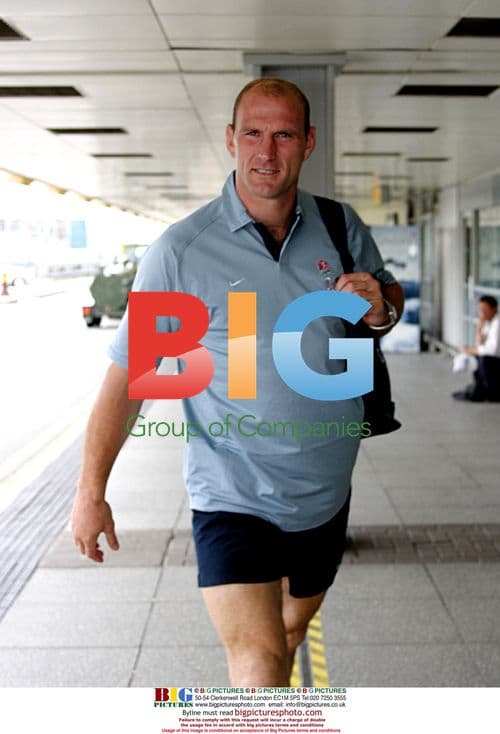 England Rugby Captain Lawrence Dallaglio Departs for New Zealand