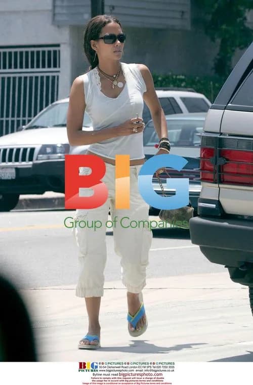 Halle Berry Shopping