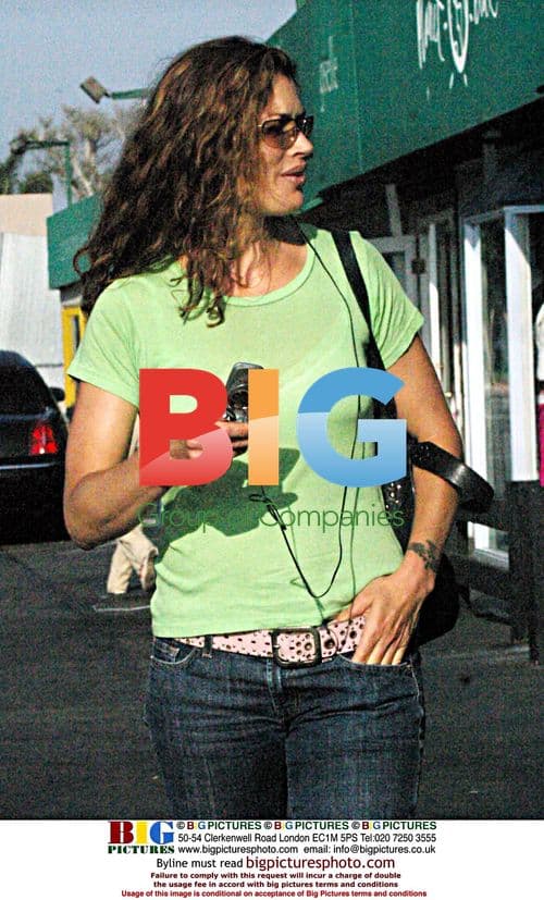 Carre Otis strolling in Malibu