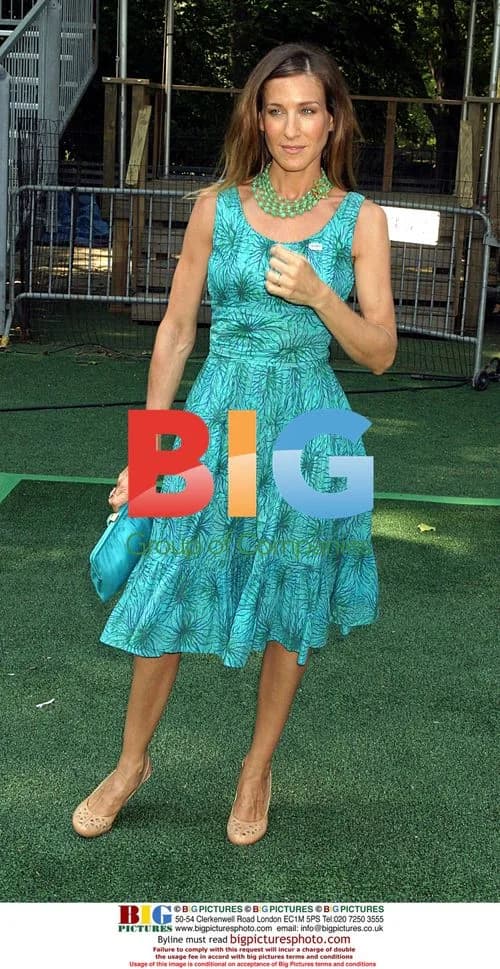 Sarah Jessica Parker at 'Real Simple' Magazine Tag Sale