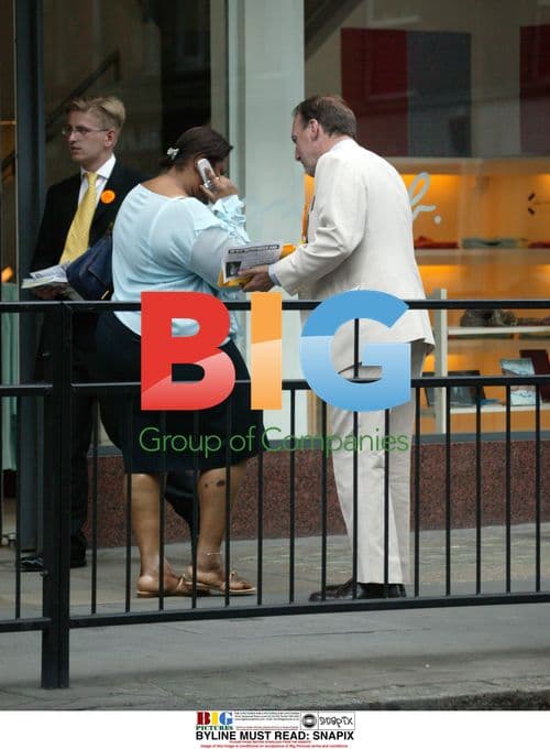 Simon Hughes Campaigning in London