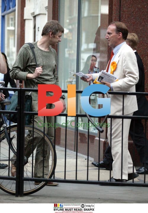 Simon Hughes Campaigning in London