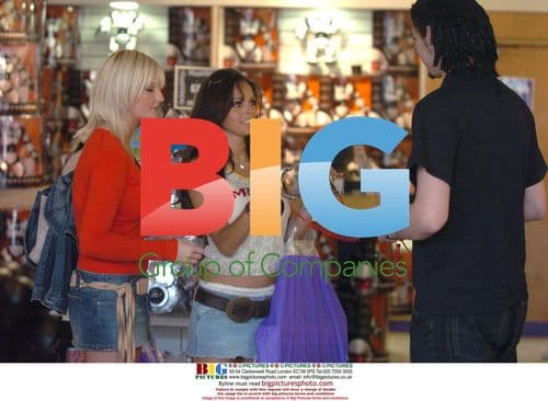 Glamour models shopping with robot