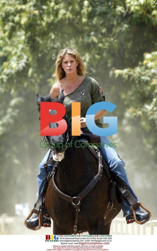 Rachel Hunter and Sister Jackie Horseback Riding