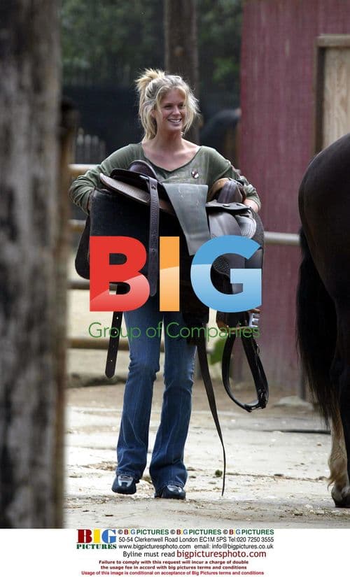 Rachel Hunter and sister Jackie horse riding