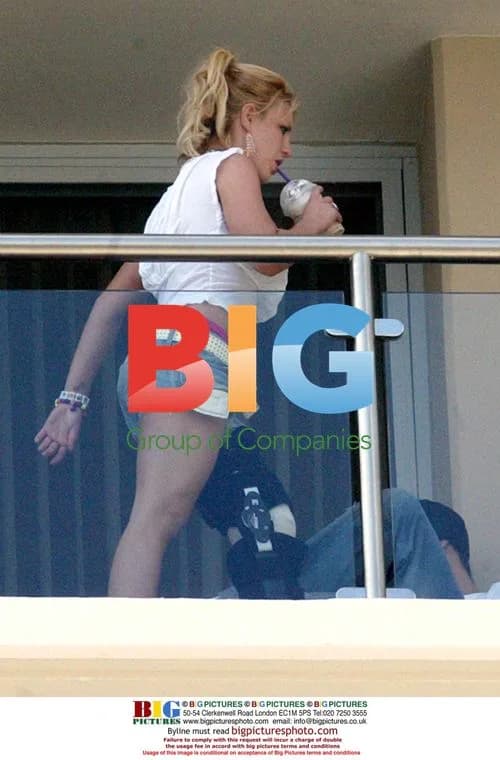 Britney Spears on Balcony with Boyfriend