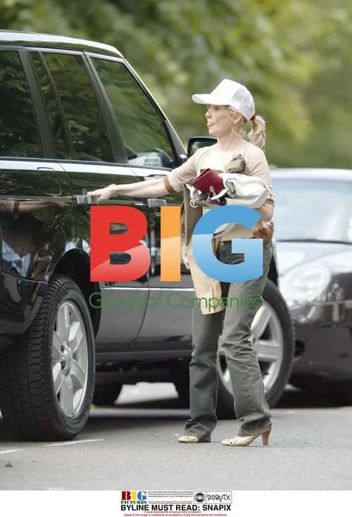 Singer Lulu Returns Home