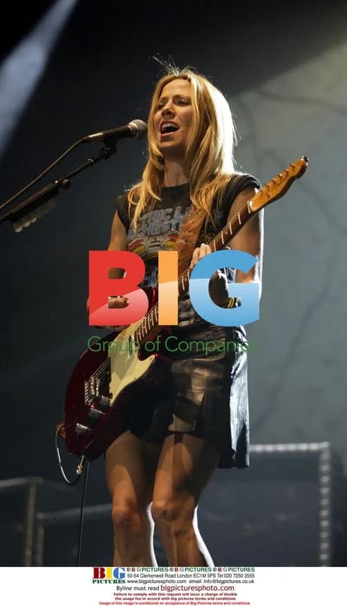 Sheryl Crow Performing at Manchester M.E.N Arena
