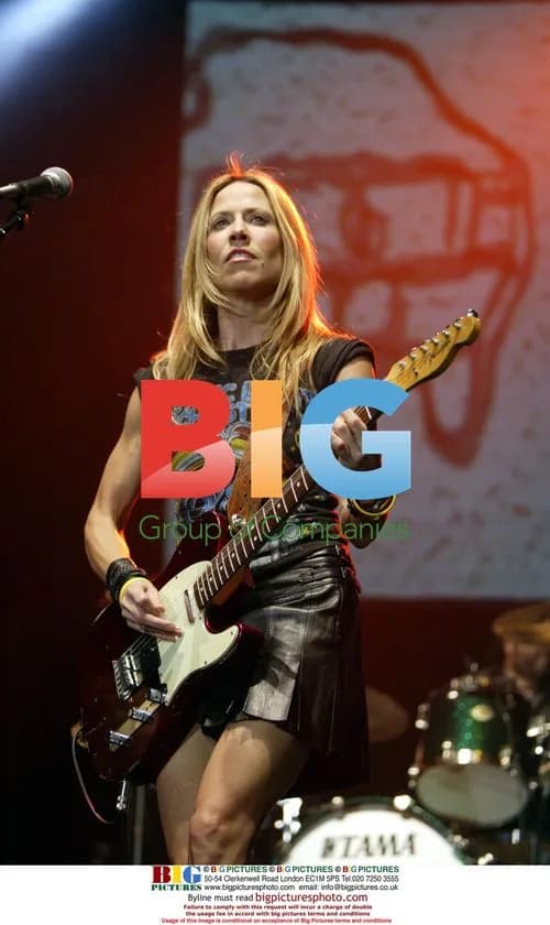 Sheryl Crow Performs at Manchester M.E.N Arena