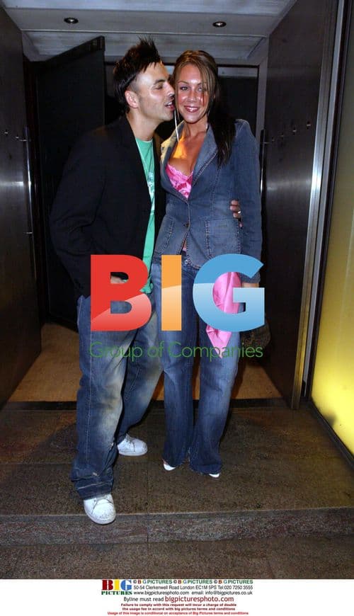 Singers arrive at Metropolitan Hotel in London