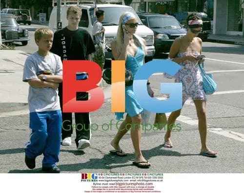 Paris and Nicky Hilton Shopping with Brothers